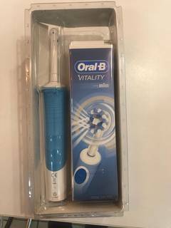Электрическая зубная щётка Oral b