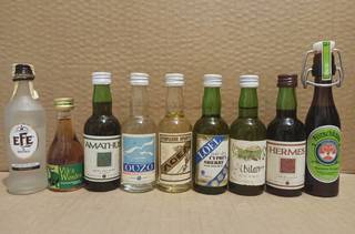 Коллекция бутылочек из минибара (миньоннетов).