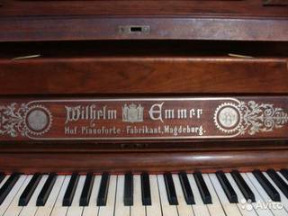 антикварное немецкое пианино.