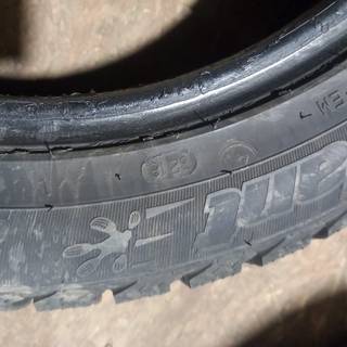 Продам зимние шины 215/50 r17 б/у