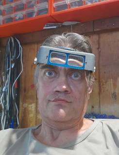 Ремонт сложной техники и электроники.