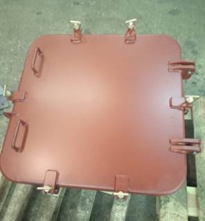 Крышка судовая 630*630;830*830 на барашках плоская