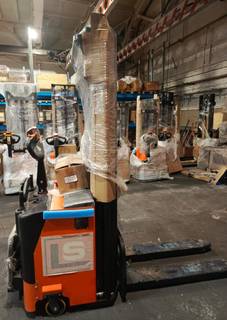 Самоходный штабелер 1,5 тн / 4,5 метра