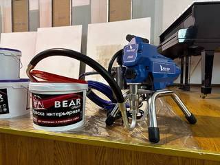 Безвоздушный окрасочный аппарат RHINO 2000
