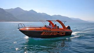 Maximus-750 лодка скоростная, пластиковая, моторн