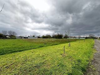 Продаётся зем. участок 15 соток с. Красносельское.