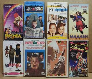 Видеокассеты VHS с фильмами для детей.