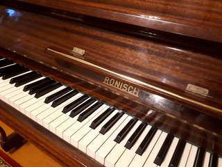 Пианино марки Ronisch, модель Super