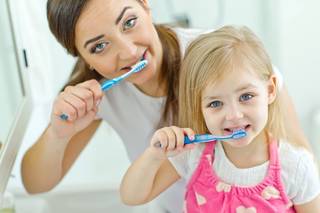 Индивидуальные уроки чистки зубов для малышей