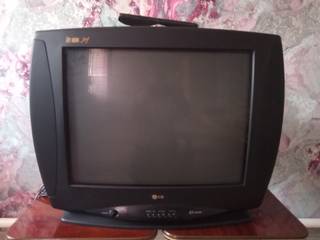 Хороший б/у телевизор LG (диагональ 52 см)