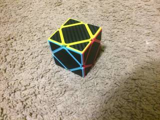 Кубик Рубика карбон