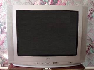Хороший б/у телевизор LG (диоганаль 72 см)