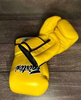 Боксерские перчатки Fairtex