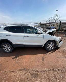 Nissan Qashqai 2.0 CVT, 2015, битый, 88 000 км