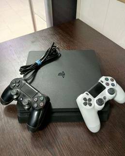 Sony playstation 4 PS4 slim 1TB