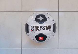 Футбольный мяч Select Derbystar Bundesliga