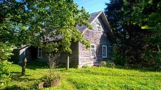 Дом хуторного типа на вершине живописного холма