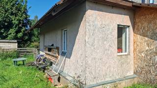 Отдельно стоящий дом с удобствами рядом с рекой 