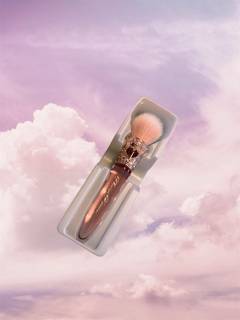 Flower Knows Кисть косметическая для пудры, румян